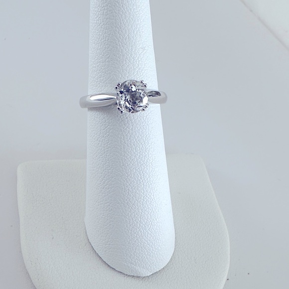 Jewelry - NEW white topaz white gold solitaire Ring